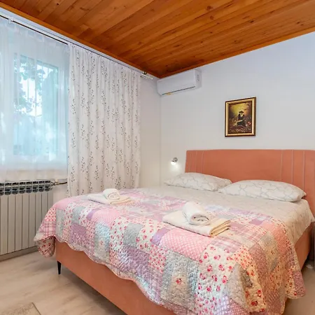 Lemona Apartment *