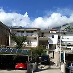 Lemona Apartment *