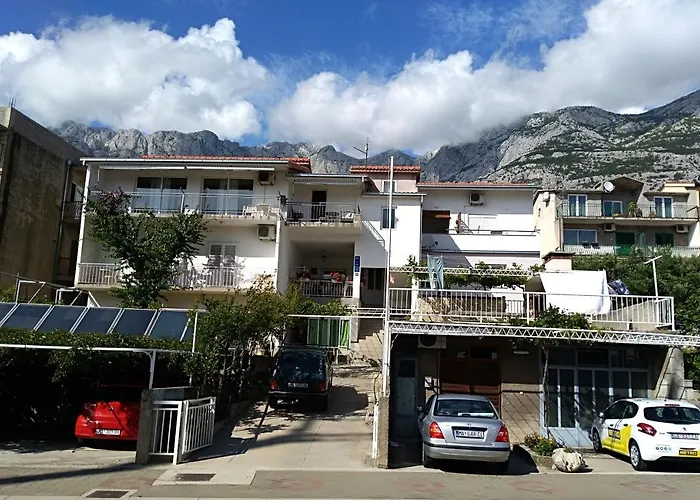 Lemona Daire Makarska