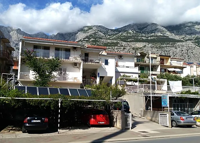 Lemona Daire Makarska
