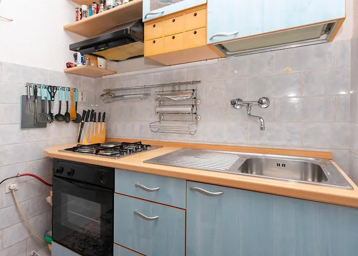 Lemona Daire Makarska